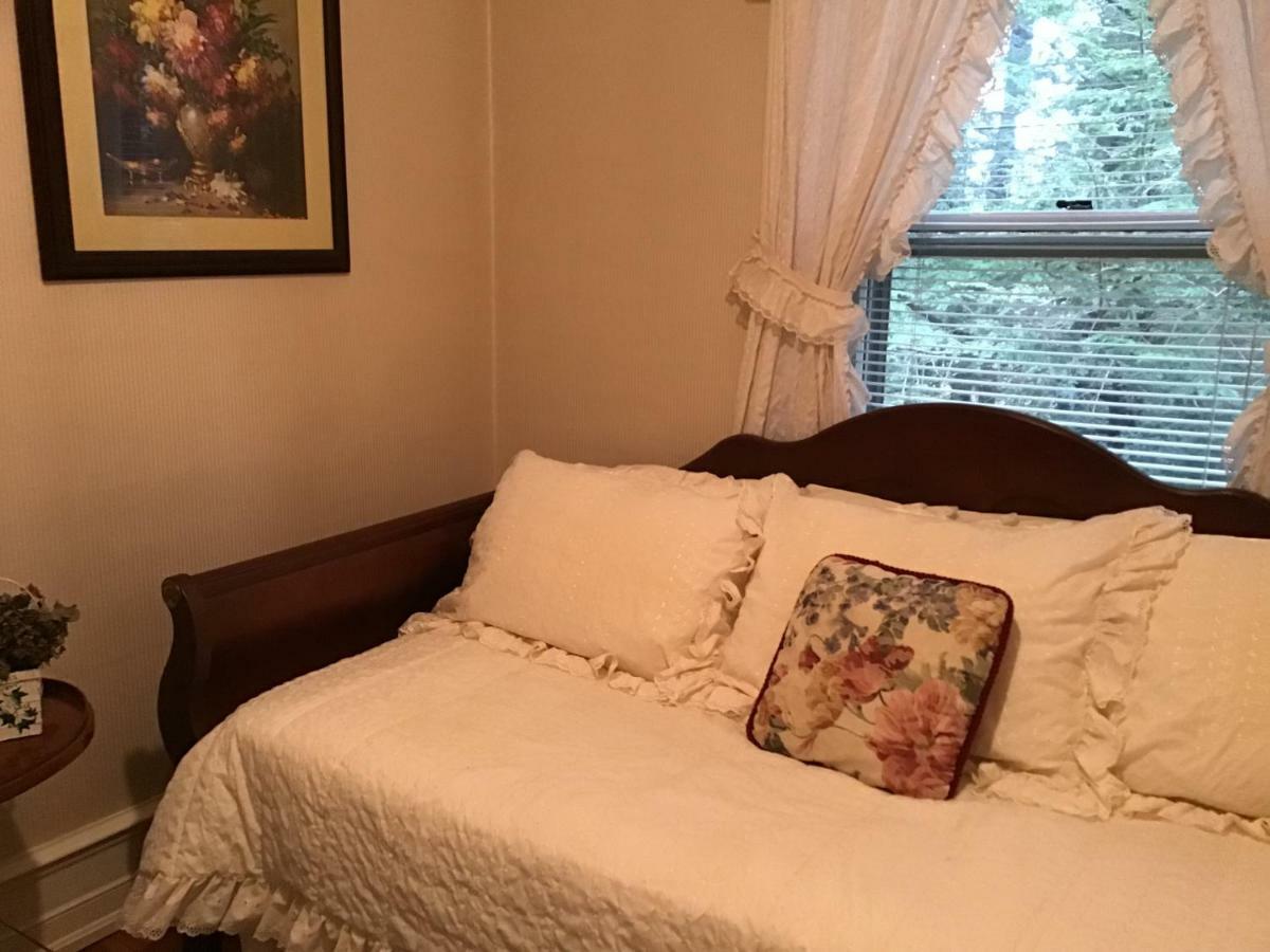 Brookview Manor Inn Canadensis Ngoại thất bức ảnh